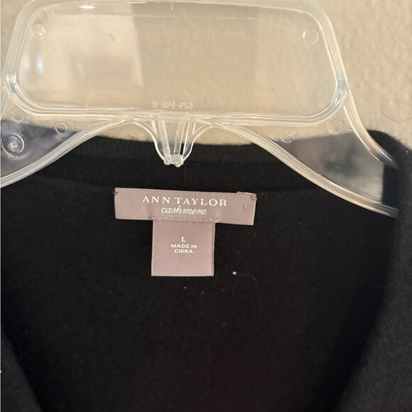 Ann Taylor Large Black Cashmere Top Sweater in Excellent Preloved Condition! - Picture 2 of 4